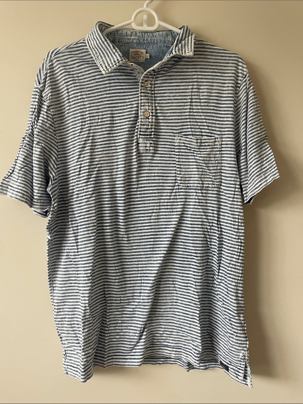 Faherty Short-Sleeve Striped Polo in Blue and White size large